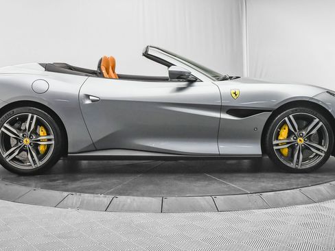 Used 2019 Ferrari Portofino image 10