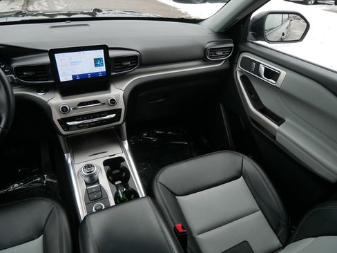 Used 2023 Ford Explorer XLT w/ Equipment Group 202A image 19