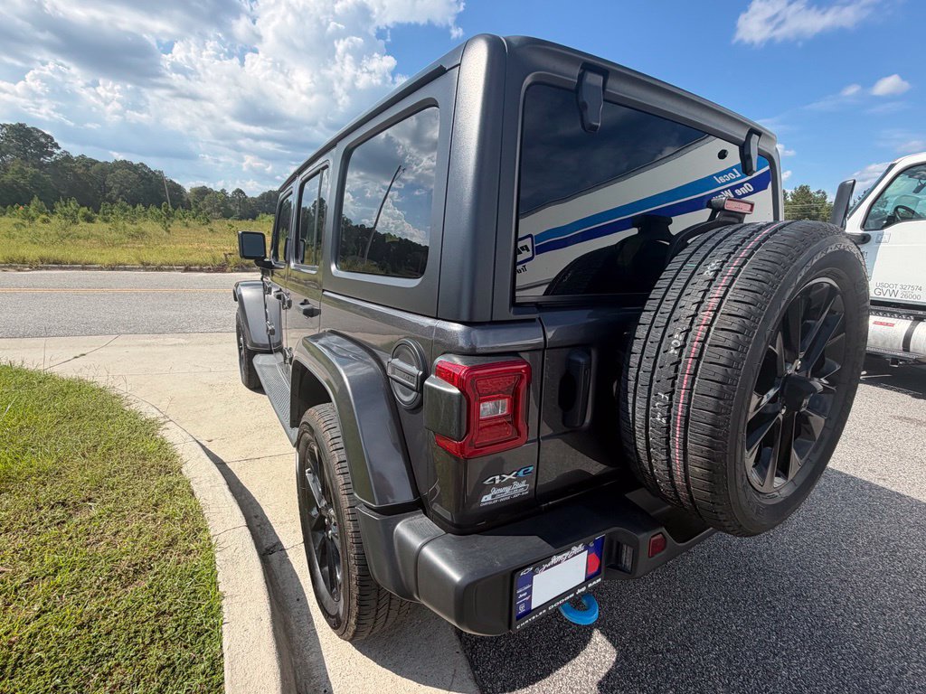 Used 2023 Jeep Wrangler Unlimited Sahara AWD/4WD image 15