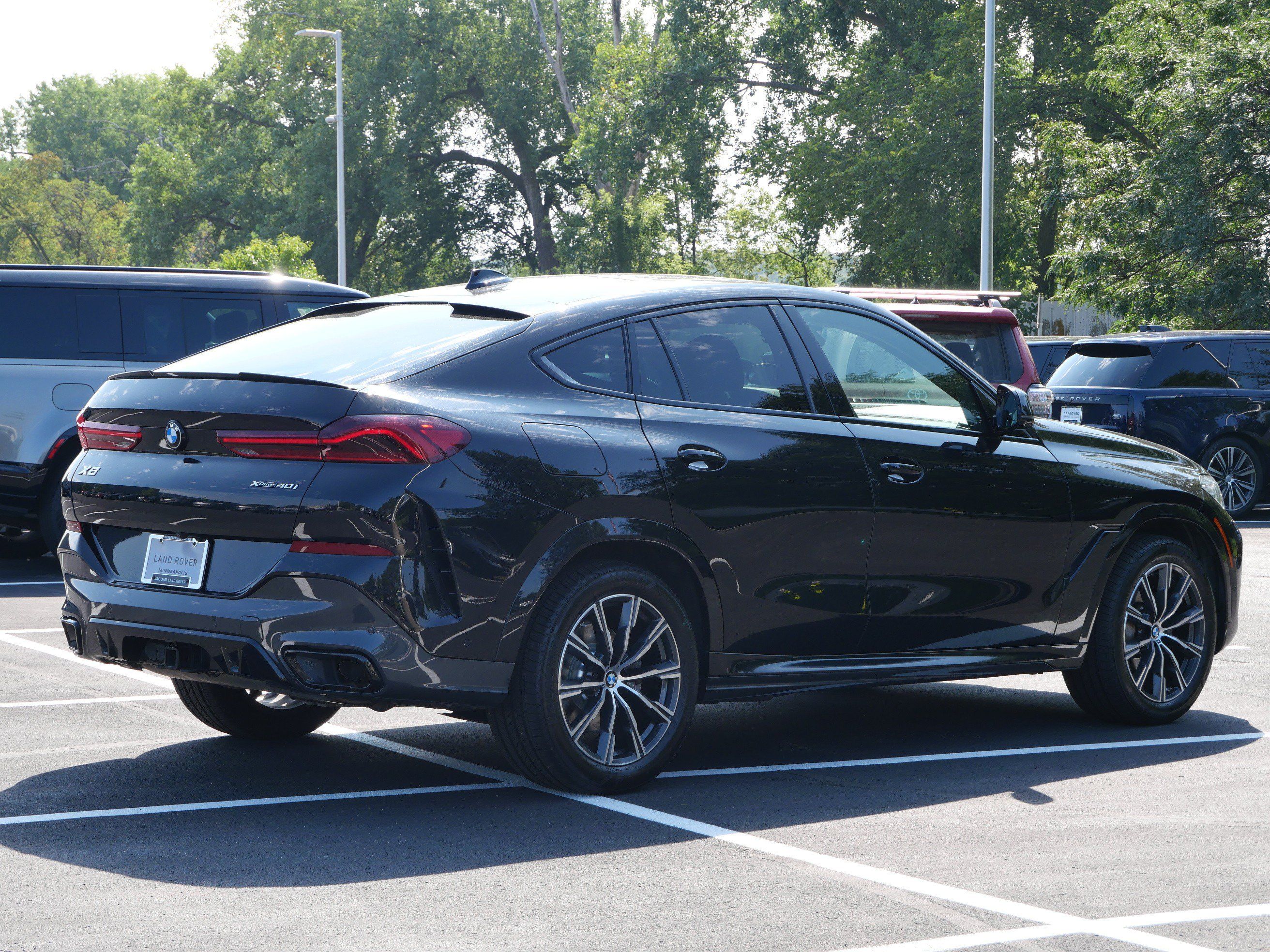 Used 2021 BMW X6 xDrive40i w/ Executive Package AWD/4WD image 5