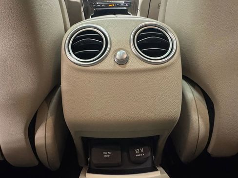 Used 2018 Mercedes-Benz GLC 300 4MATIC image 29
