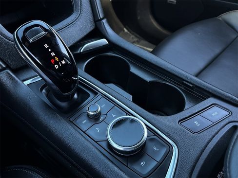 Used 2025 Cadillac XT6 Premium Luxury image 17