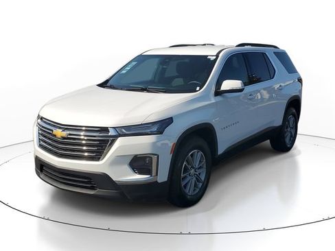 Certified 2023 Chevrolet Traverse LT FWD image 2