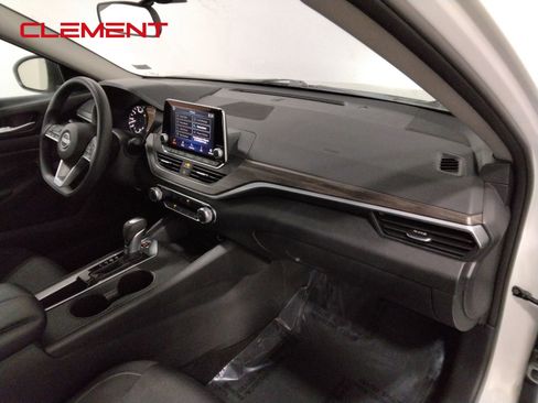 Used 2025 Nissan Altima 2.5 SV image 41