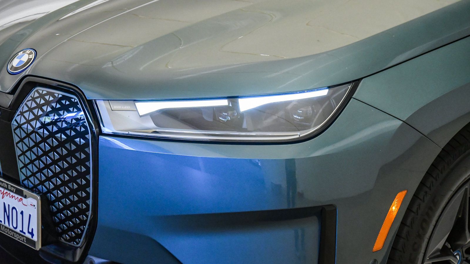 Used 2024 BMW iX xDrive50 AWD/4WD image 9