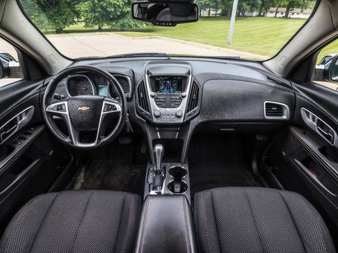 Used 2015 Chevrolet Equinox LT w/ Chrome Appearance Package FWD image 2