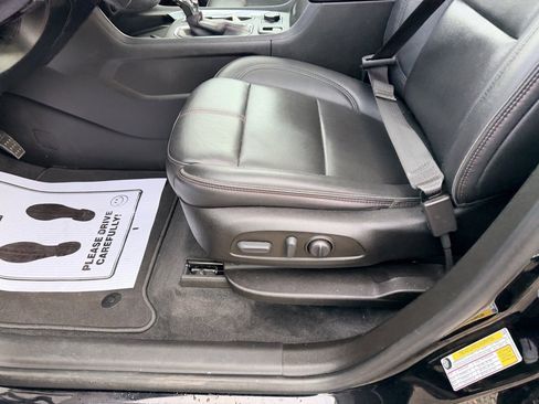 Used 2023 Chevrolet Traverse RS image 14