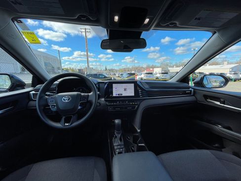 Used 2025 Toyota Camry LE image 32
