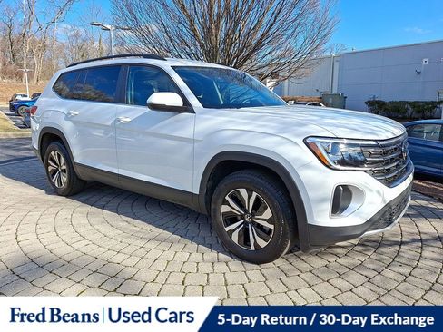 Certified 2025 Volkswagen Atlas SE image 1