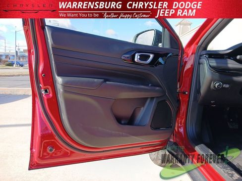 New 2026 Jeep Compass Latitude image 12