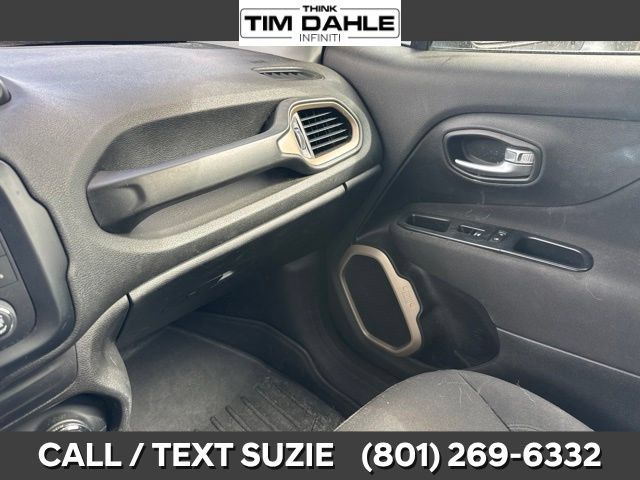 Used 2017 Jeep Renegade Latitude FWD image 17