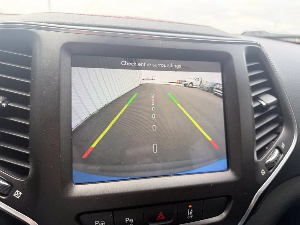 Used 2020 Jeep Cherokee Trailhawk AWD/4WD image 18
