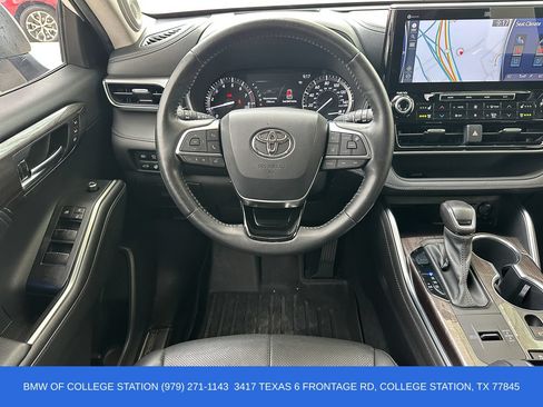 Used 2021 Toyota Highlander Platinum FWD image 23