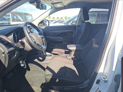 Used 2024 Mitsubishi Outlander Sport SE image 3