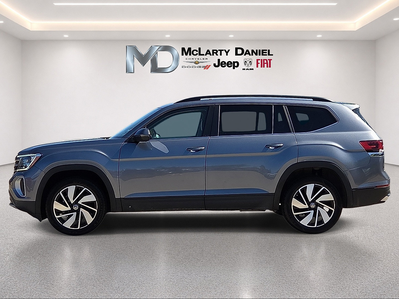 Used 2025 Volkswagen Atlas SE AWD/4WD image 3