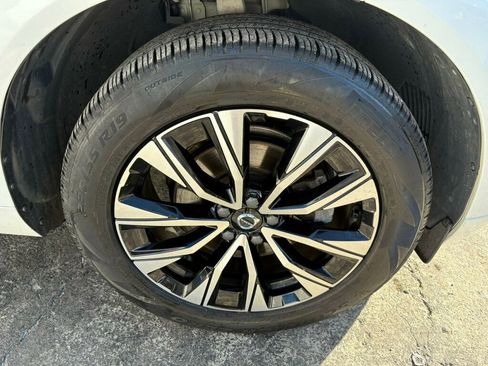 Used 2023 Volvo XC60 B5 Plus image 8