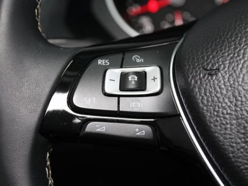 Used 2021 Volkswagen Tiguan SE w/ Panoramic Sunroof Package FWD image 17