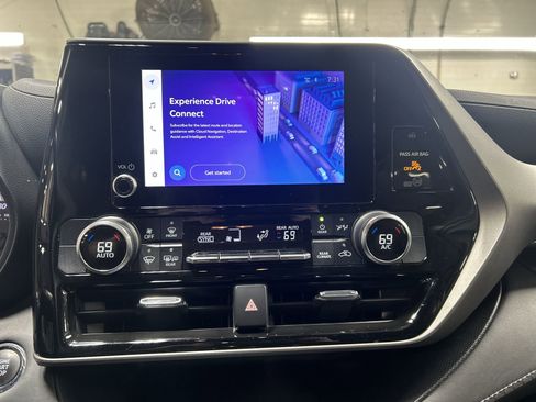 Used 2023 Toyota Highlander LE image 12