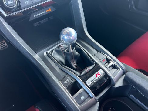 Used 2018 Honda Civic Type R image 17