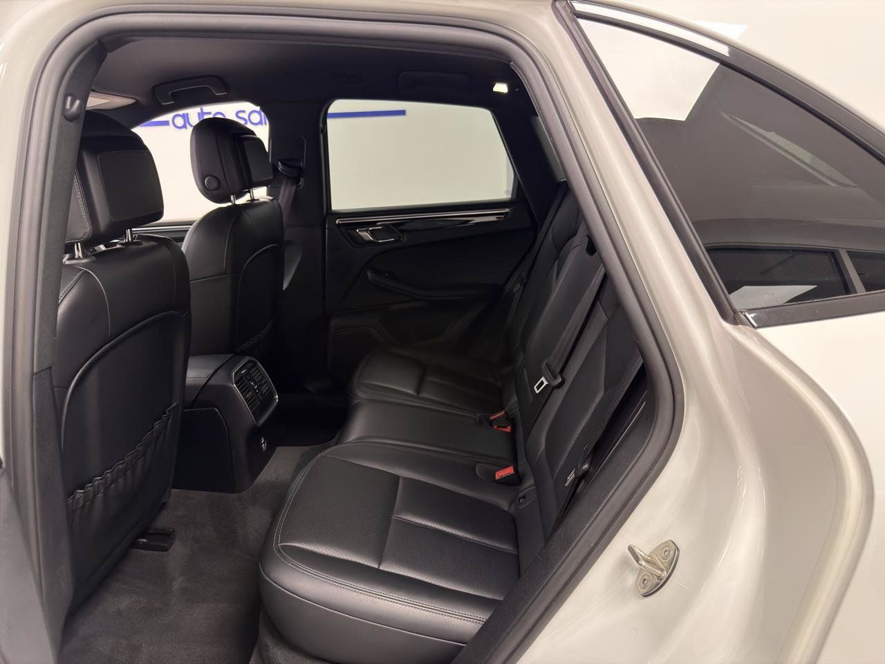 Used 2021 Porsche Macan AWD/4WD image 28