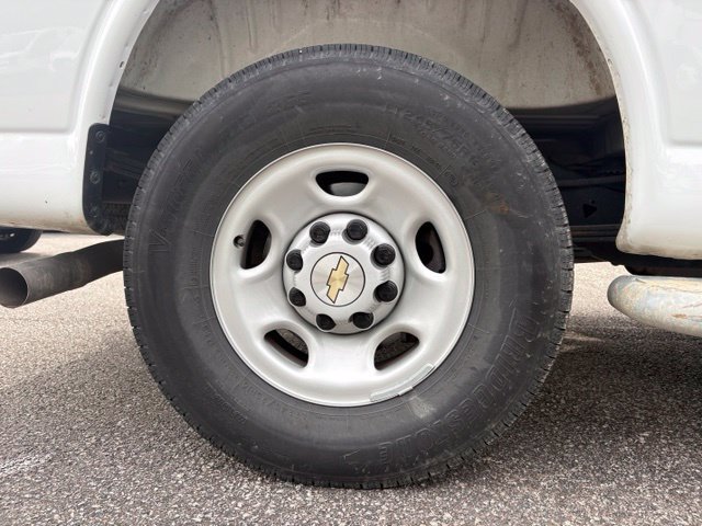 Used 2025 Chevrolet Express 2500 w/ Driver Convenience Package RWD image 19