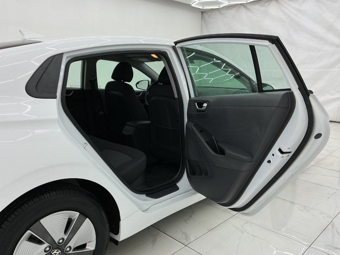 Used 2018 Hyundai Ioniq Blue FWD image 23