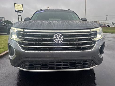 Used 2024 Volkswagen Atlas SE w/ Black Wheel Package FWD image 10