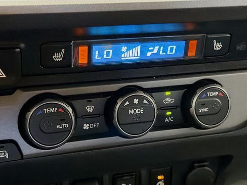 Used 2019 Toyota Tacoma TRD Sport AWD/4WD image 10