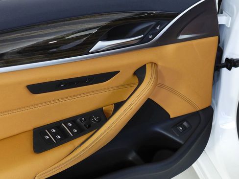 Used 2023 BMW 530i w/ Convenience Package image 12