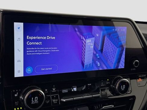 Used 2024 Toyota Highlander Limited image 14