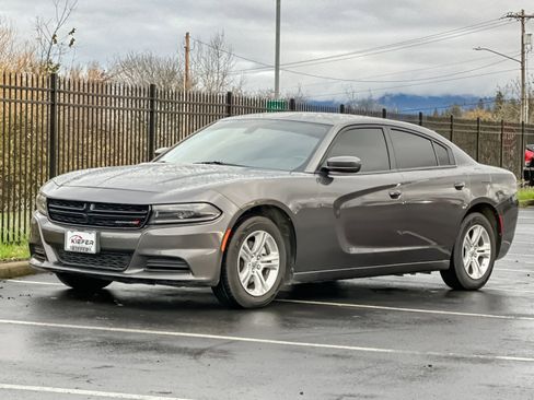 Used 2022 Dodge Charger SXT image 8