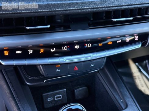 Used 2025 Cadillac XT4 Premium Luxury image 21