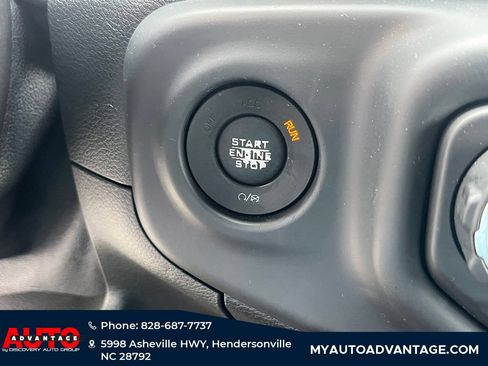 Used 2019 Jeep Wrangler Unlimited Sahara w/ Cold Weather Group AWD/4WD image 12