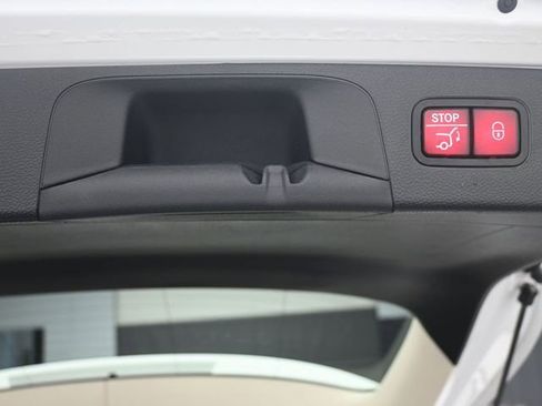 Used 2022 Mercedes-Benz GLC 300 w/ Premium Package Lite image 23