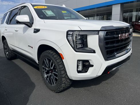 Used 2024 GMC Yukon AT4 w/ AT4 Premium Package image 4
