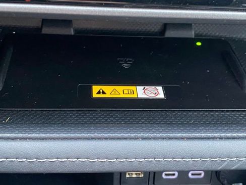 Used 2023 Toyota Highlander XLE image 18