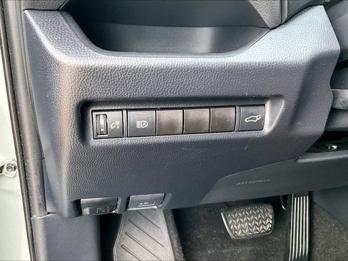 Used 2019 Toyota RAV4 XLE w/ Convenience Package FWD image 36