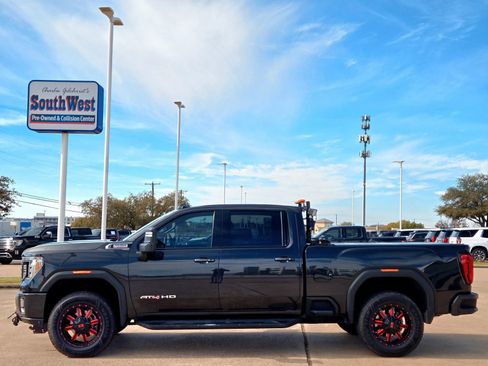 Used 2020 GMC Sierra 2500 AT4 w/ AT4 Premium Package image 6