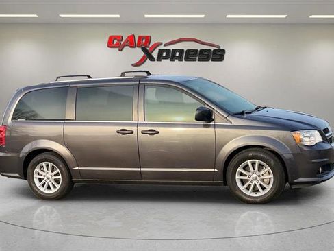 Used 2019 Dodge Grand Caravan SXT image 4