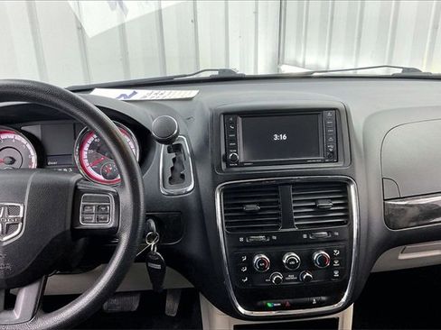 Used 2017 Dodge Grand Caravan SE image 6