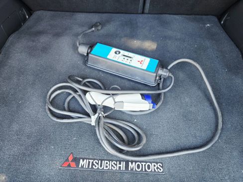 Used 2018 Mitsubishi Outlander SEL image 44