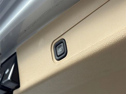 Used 2013 Cadillac Escalade Luxury image 11