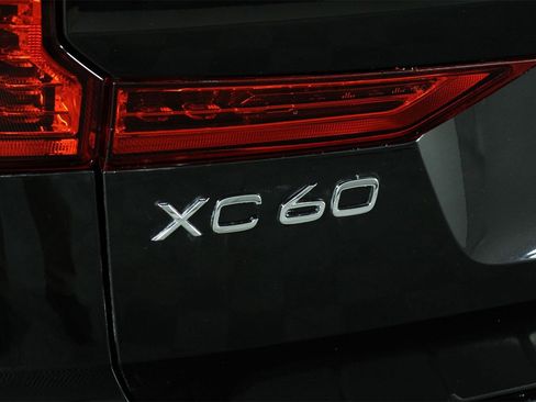 Certified 2023 Volvo XC60 B5 Ultimate image 19