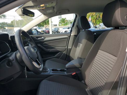 Used 2025 Volkswagen Jetta S image 9