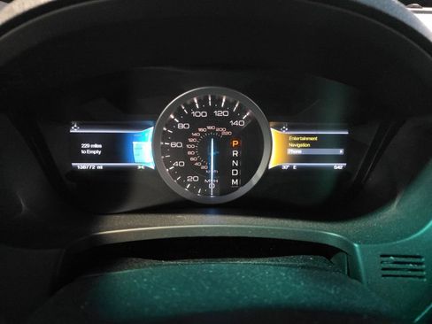 Used 2015 Ford Explorer XLT w/ Equipment Group 202B image 4