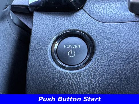 Used 2025 Toyota Camry SE w/ Convenience Package image 10