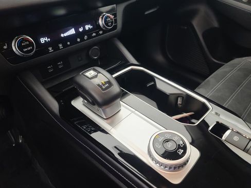 Used 2025 Mitsubishi Outlander SE image 40