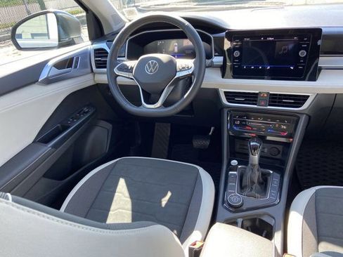 Used 2025 Volkswagen Taos SE w/ Panoramic Sunroof Package image 15