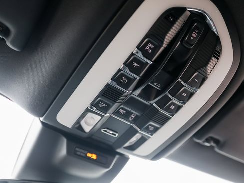 Certified 2023 Porsche Macan image 21