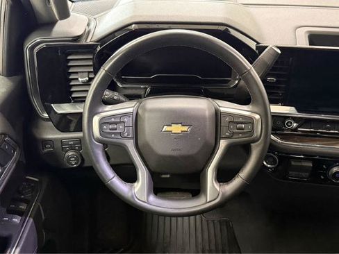 Used 2025 Chevrolet Silverado 1500 LT AWD/4WD image 16